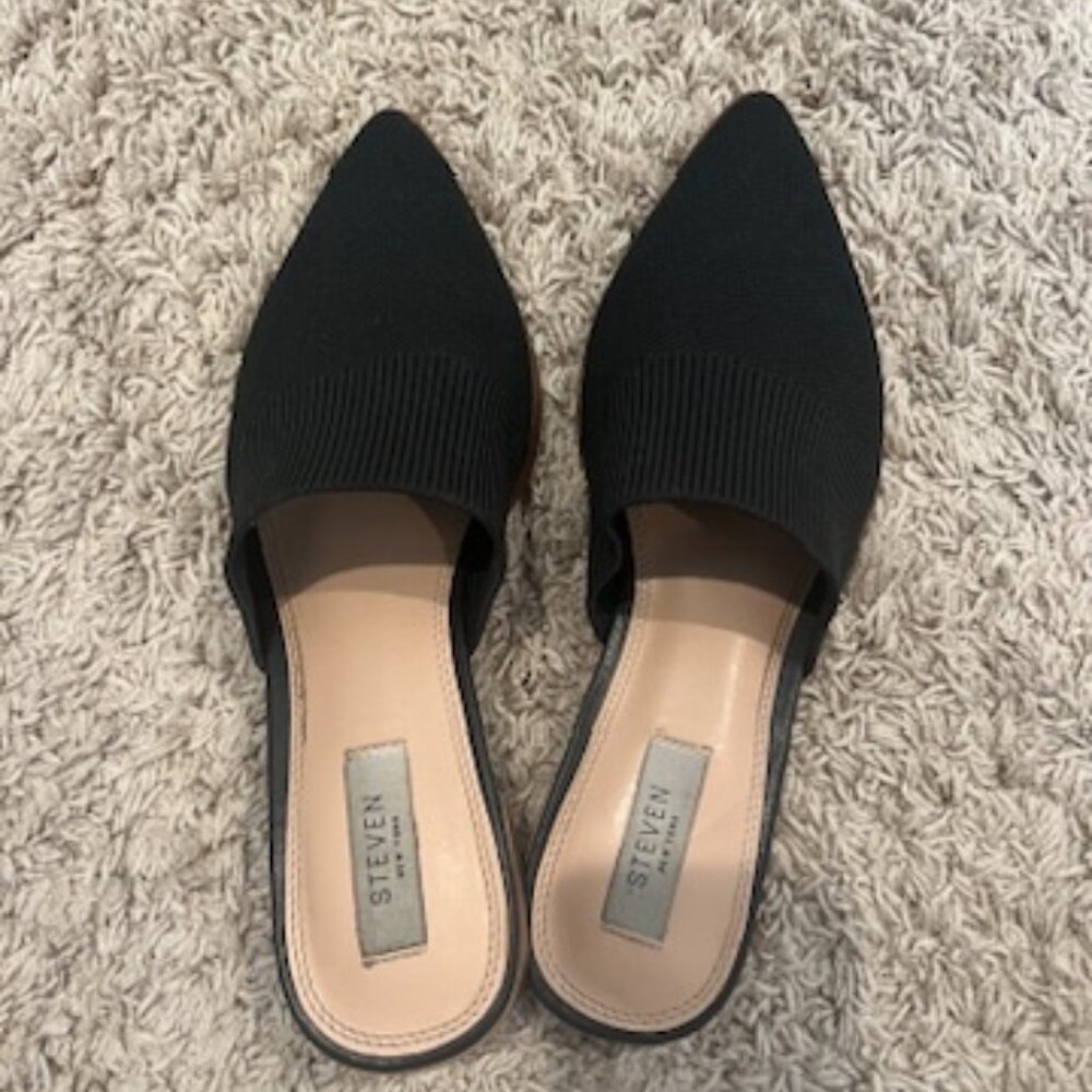 Steve Madden Black Pointed Toe Mules